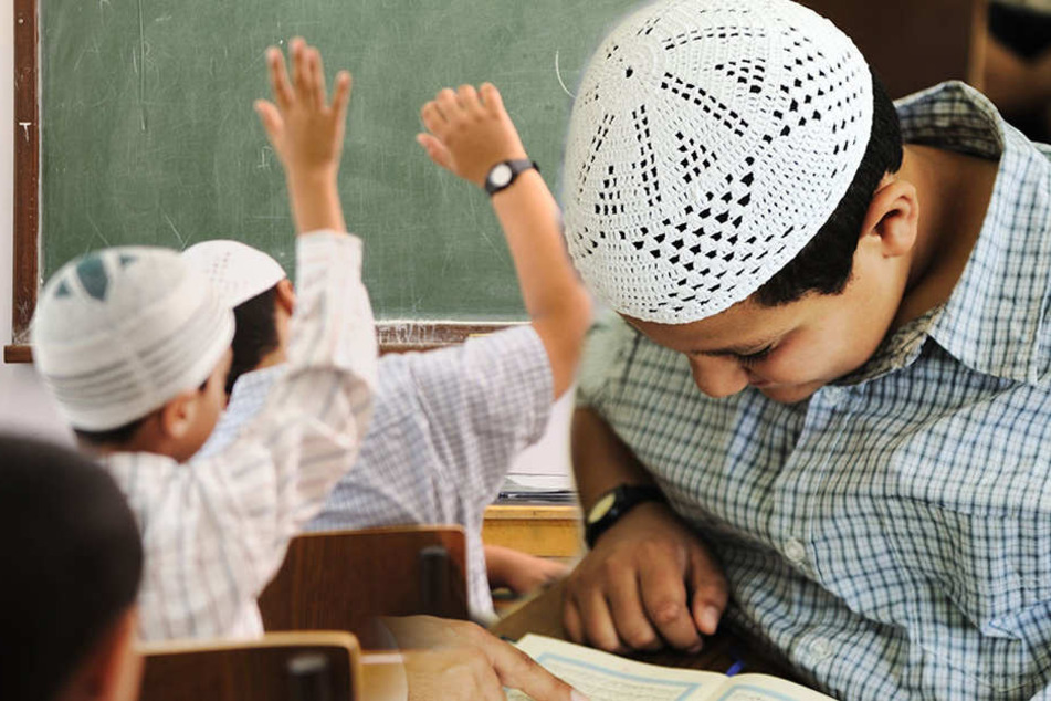 Die Kinder der geflüchteten Menschen sollen in Ausländerzentren unterrichtet werden. (Symbolbild)