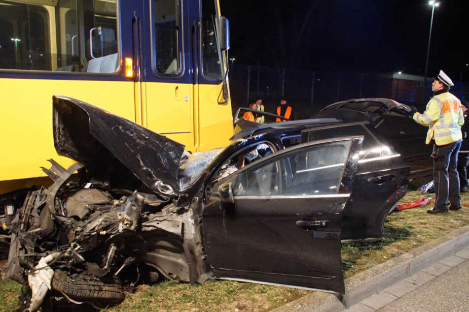 Der Vierjährige starb in den Trümmern des Wagens.