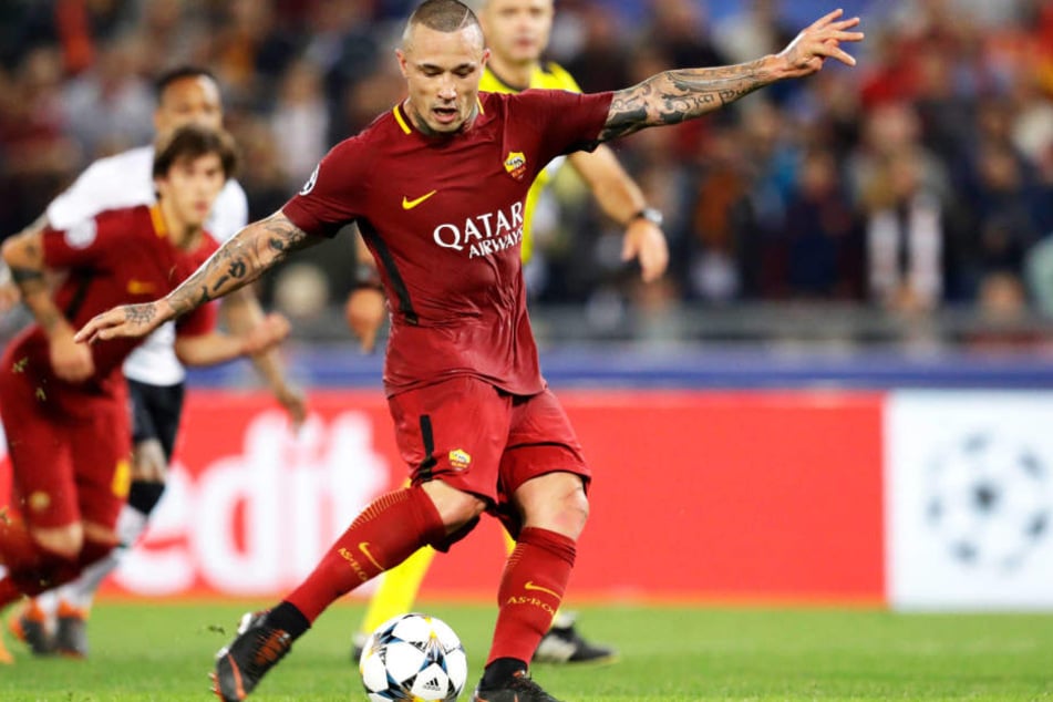 Radja Nainggolan trifft zum 4:2-Endstand per unberechtigtem Handelfmeter.