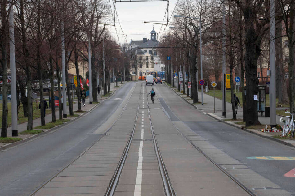 Der ADFC fordert auf beiden Seiten der Reicker Straße sichere Radwege. Die Autospur wäre dann nicht mehr überbreit, hätte aber noch genug Platz.