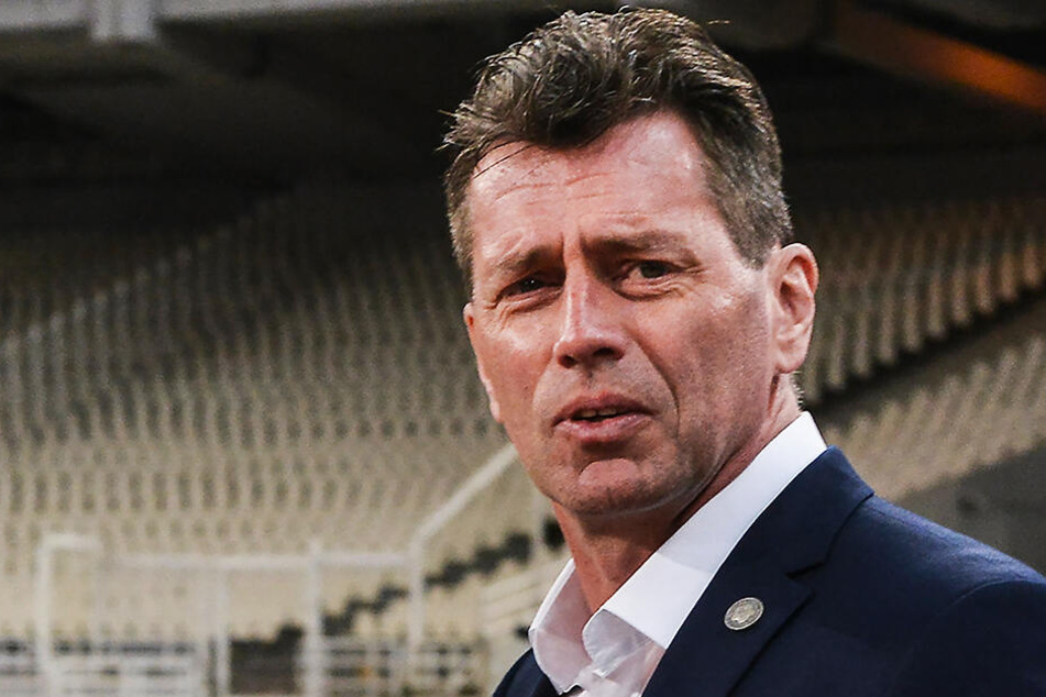 Michael Skibbe war früher Co-Trainer der deutschen Nationalmannschaft, nun ist er Trainer von Youssoufa Moukoko in der U19.