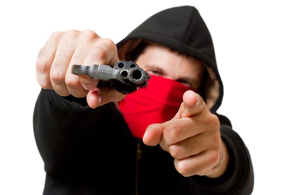 So ähnlich sahen die Täter des Überfalls aus. Auffällig war das rote Tuch (Symbolbild).