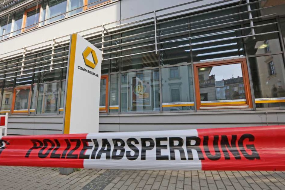 Unbekannte haben in Meerane einen Geldautomaten gesprengt.