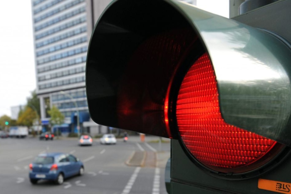 Laut Medienberichten überfuhr die Frau eine rote Ampel und erfasste fünf Fußgänger. (Symbolbild)