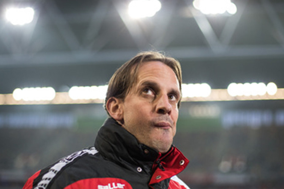 Auch Rehm sieht nach der Niederlage nicht glücklich aus. Ob er noch lange als Cheftrainer des DSC agieren wird?