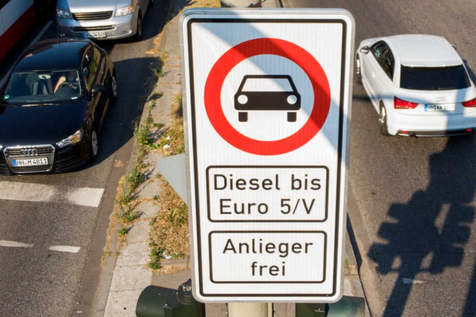 An der Max-Brauer-Allee dürfen bereits seit mehr als einem Jahr keine älteren Dieselfahrzeuge mehr fahren.