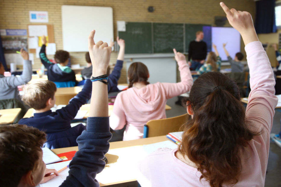 Die Stadt Hamburg investiert viel Geld in den Schulbau. (Symbolbild)
