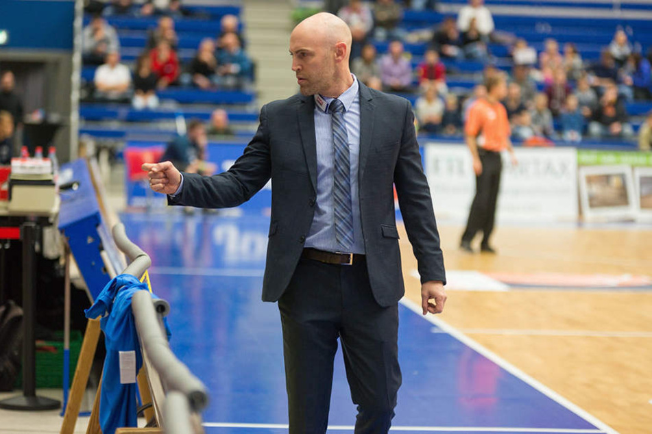 Außenseiter? Der neue Titans-Coach Liam Flynn geht mit dem Selbstvertrauen in
die Partie, dass sein Team die Niners
schlagen kann.