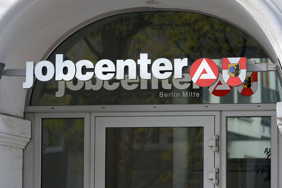 Kann auch durchaus frivole Job-Angebote weiterreichen: Ein Jobcenter in Berlin. (Symbolbild)