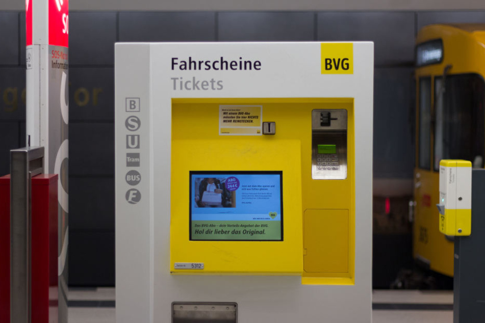Den Geschwistern wird vorgeworfen 38 Fahrscheinautomaten der BVG aufgebrochen zu haben. Sie sitzen jetzt im Gefängnis (Symbolbild).