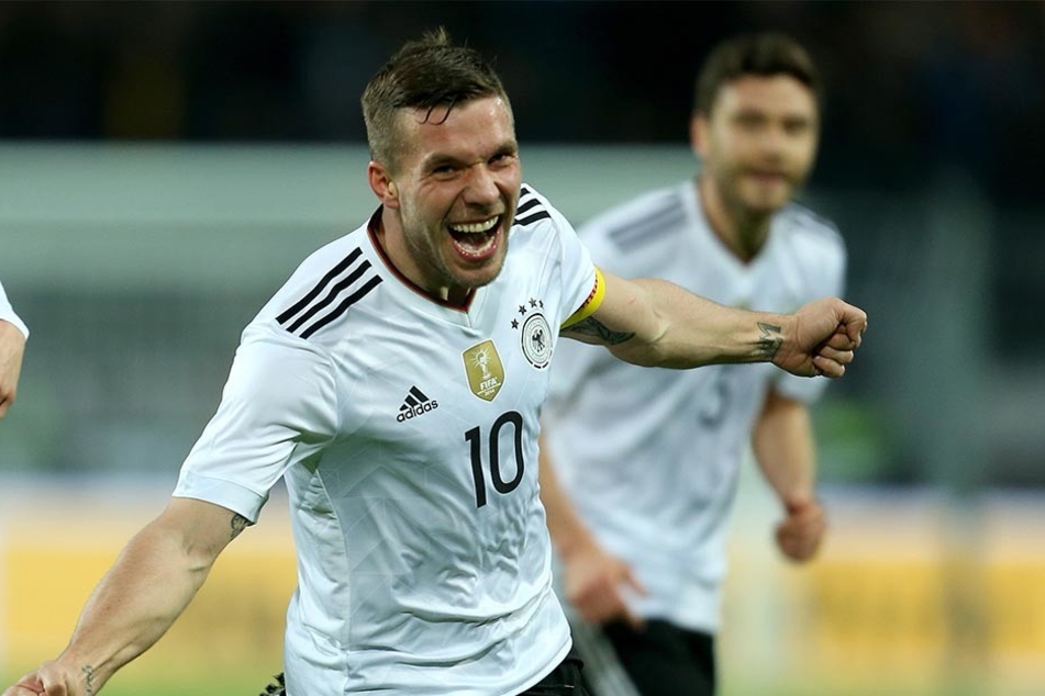 Großer Jubel bei Lukas Podolski. Sein Treffer war der letzte in seiner Nationalmannschafts-Karriere.