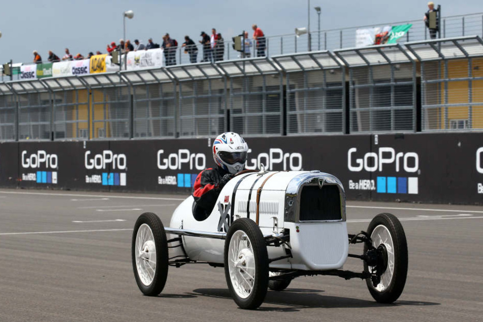 Ein Hingucker: Thorsten Bach auf einem DKW F1 von 1931. Im Juni geben sich alte Rennwagen ein Stelldichein bei den ADAC Sachsenring Classics.