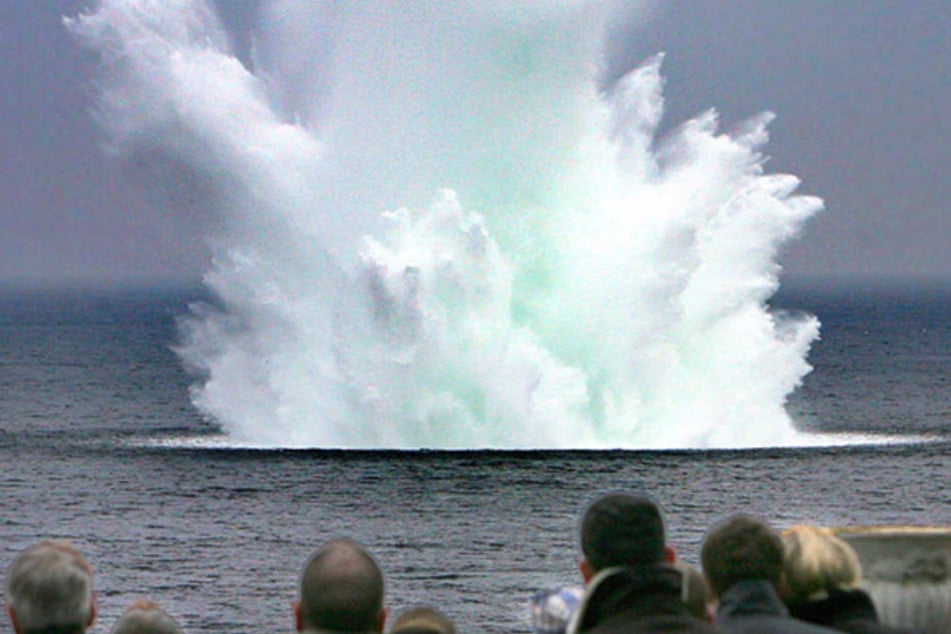 Weltkriegsbomben und -granaten, die seit mehr als 70 Jahren auf dem Grund verschiedener Zonen in Nord- und Ostsee liegen, werden gesprengt.