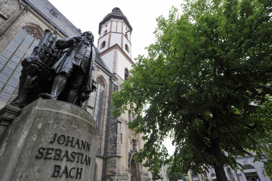 Das Bach-Denkmal im Thomaskirchhof ist eines der beliebtesten Fotomotive von Leipzig-Touristen.