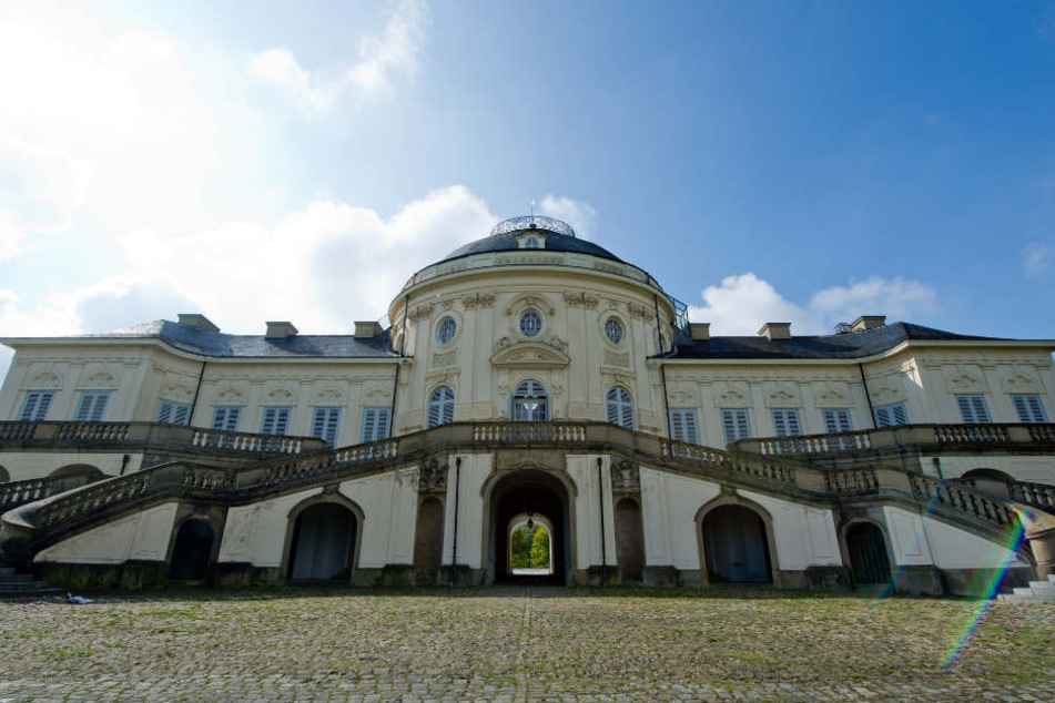 Auch im Schloss Solitude in Stuttgart kann man den Eintritt mit einem Kuss bezahlen.