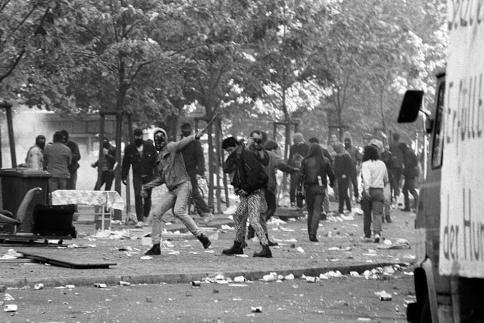 Straßenschlachten hinterließen (nicht nur) 1989 Spuren auf den Straßen von Berlin.