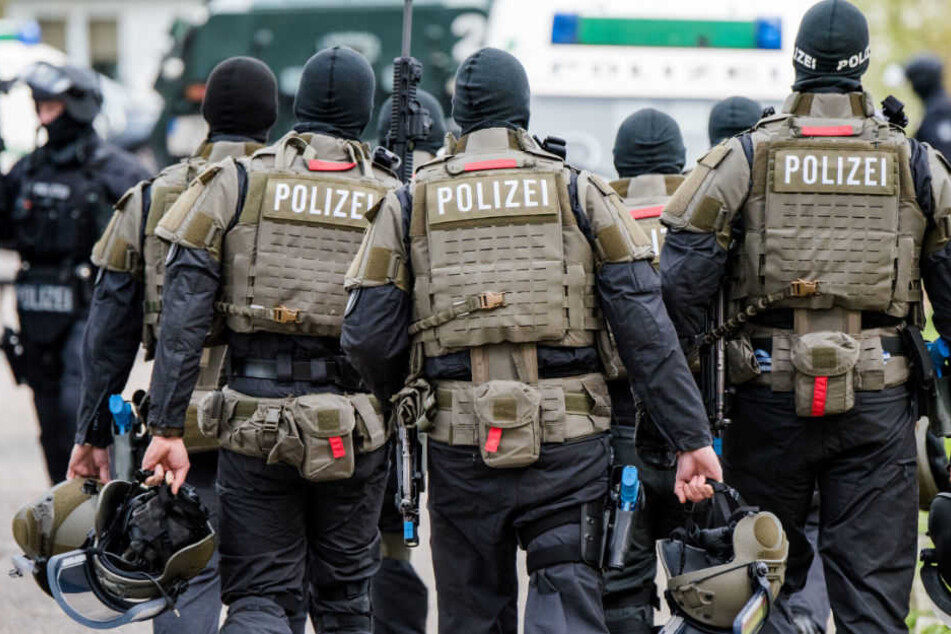 Die Polizei und ein SEK konnten zwei Drogendealer festnehmen. (Symbolbild)