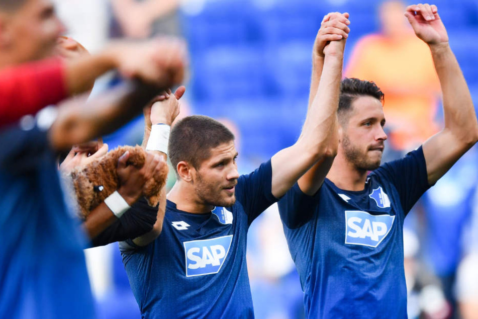 Das Angreifer-Duo Mark Uth (links) und Andrej Kramaric könnte am Samstag ausfallen. (Archivbild)