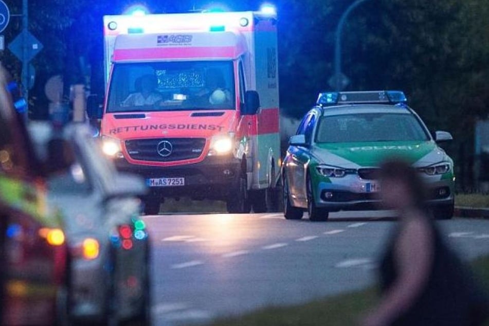Die Frau und ihr Beifahrer erlitten leichte Verletzungen. (Symbolbild)