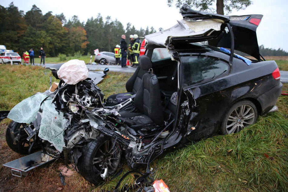 Die Fahrerin dieses Autos überlebte den Crash nicht. Auch der Unfallverursacher war sofort tot.