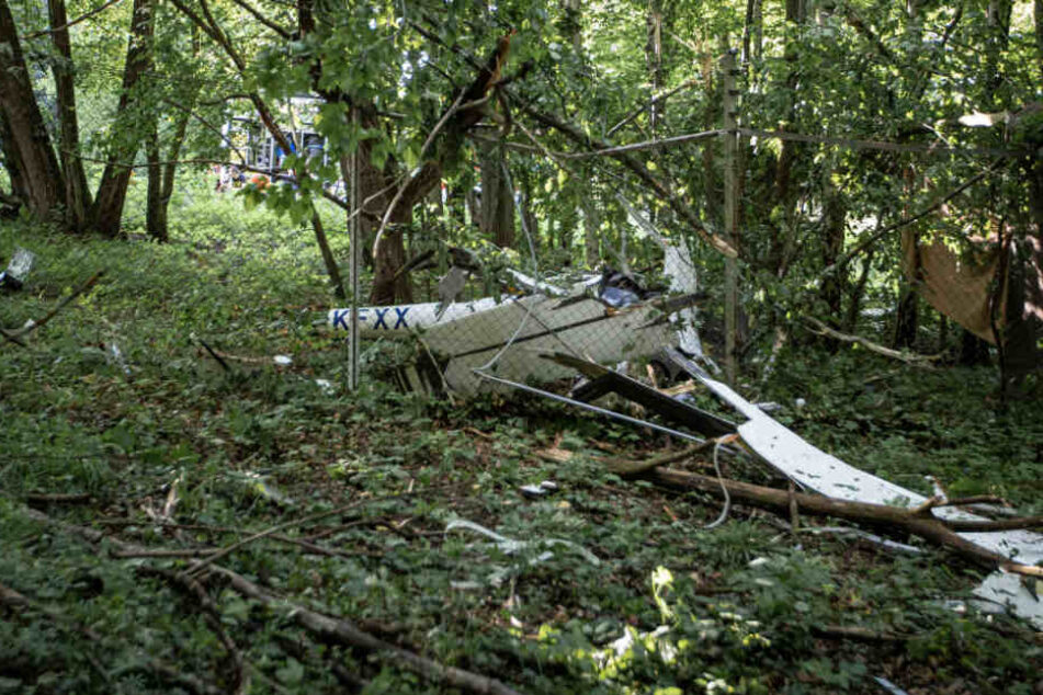 Das völlig zerstörte Sportflugzeug.