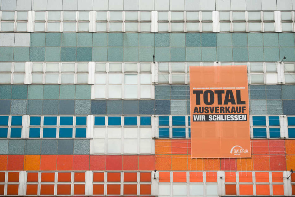 "Total-Ausverkauf - Wir schließen": Das Einkaufszentrum Galeria Kaufhof am Ostbahnhof in Berlin.