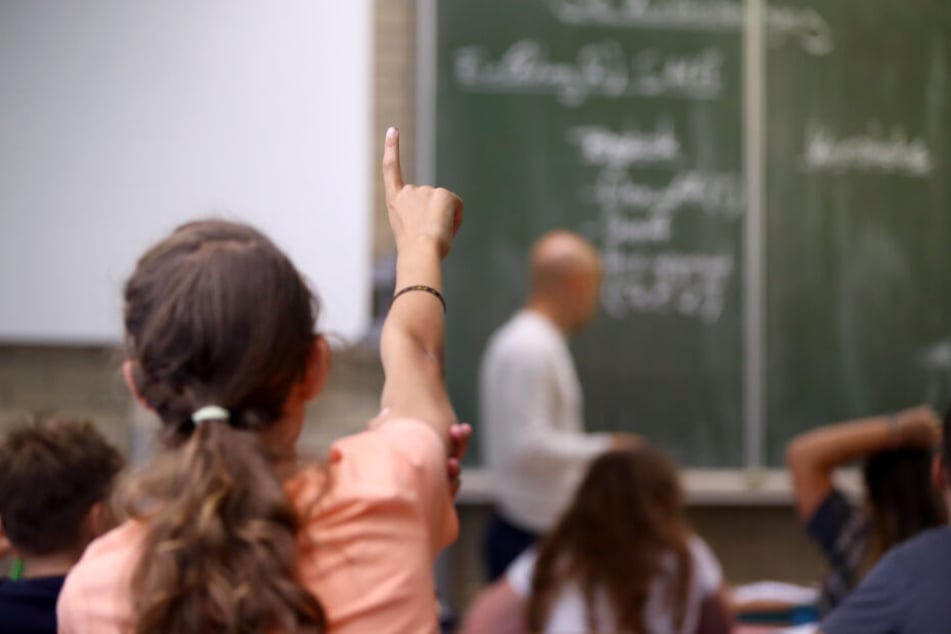 Schülerinnen und Schüler im Unterricht an einer Schule. (Symbolbild)