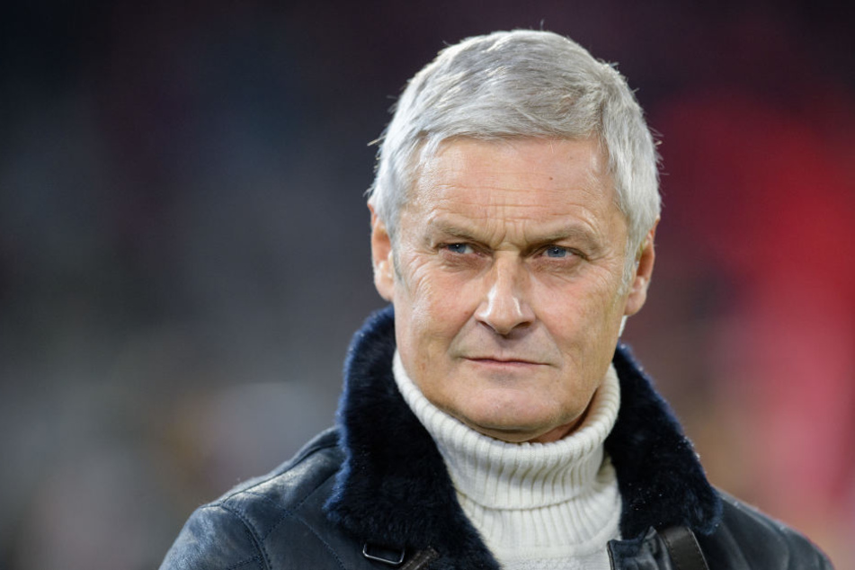 Armin Veh (57) will das Saisonziel Wiederaufstieg mit Demut angehen.