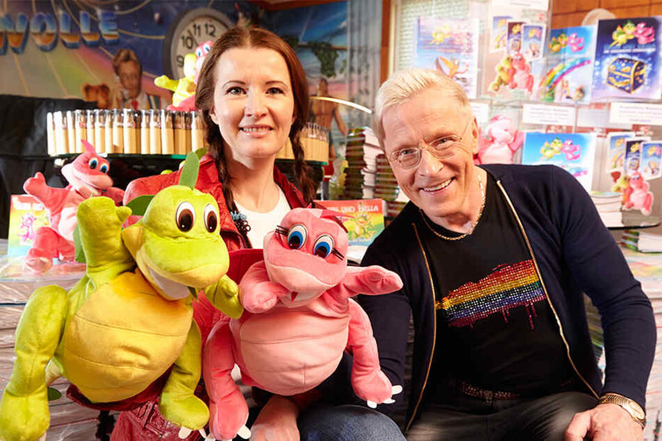 Drachen-Mama Andrea Banansinki (40) und Wolle Förster (62) wollen mit den Drachen Blubi und Bella Kinderherzen erobern.