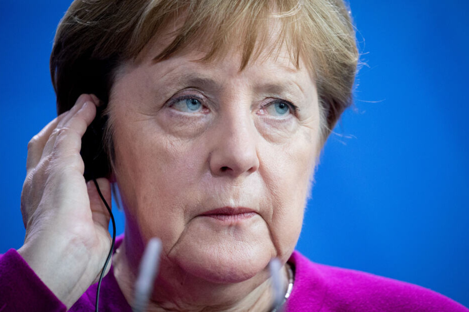 Zuvor hatte Merkel bereits angekündigt, sich nach dem Ende der Legislaturperiode 2021 ganz aus der Politik zurückzuziehen.