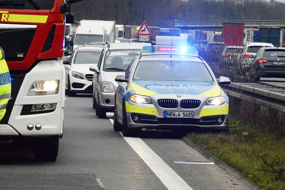 Die Polizei hatte die Autobahn 2 gesperrt.