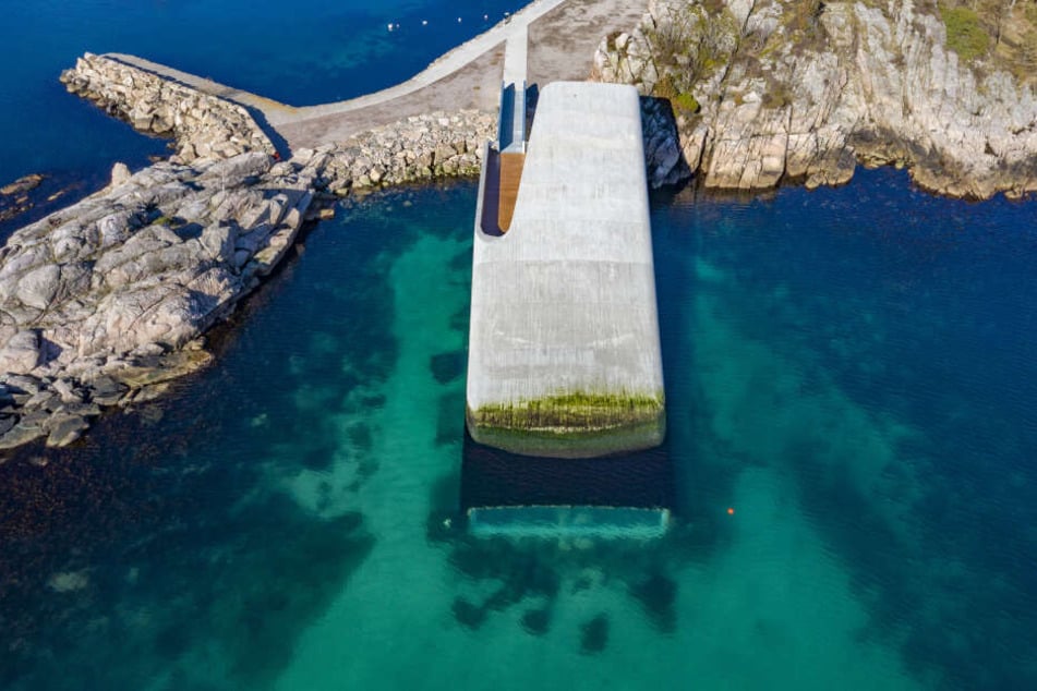 Blick auf das Unterwasserrestaurant "Under" an der Südküste Norwegens.