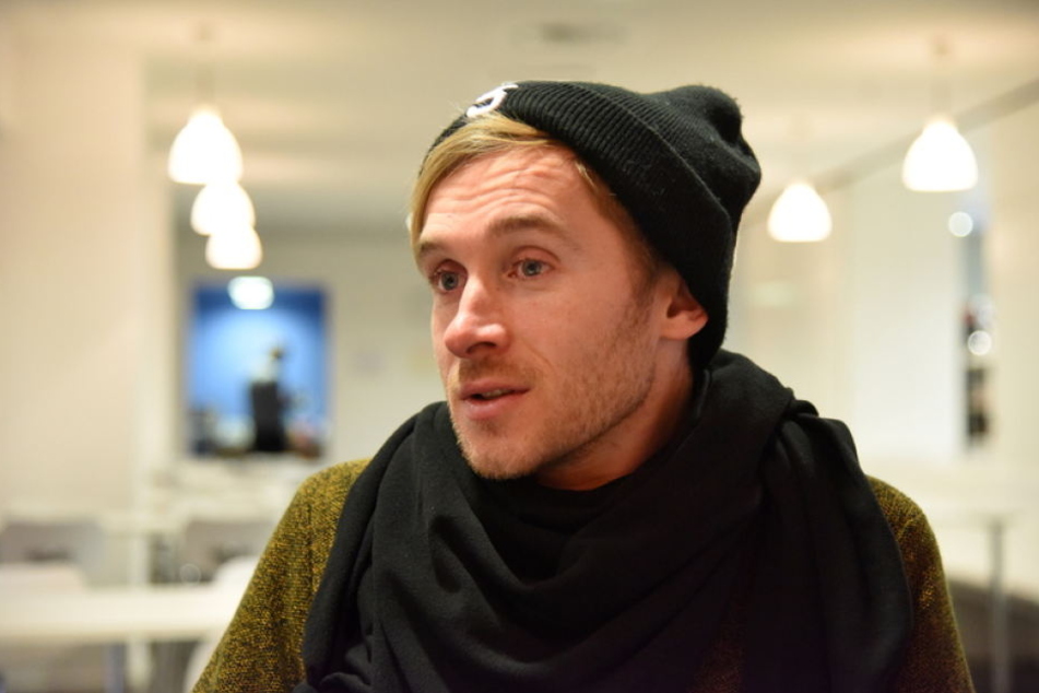 Samuel Koch, selbst querschnittsgelähmt, sieht einen Pflichtsozialdienst als Gegenmaßnahme zum Pflegenotstand.