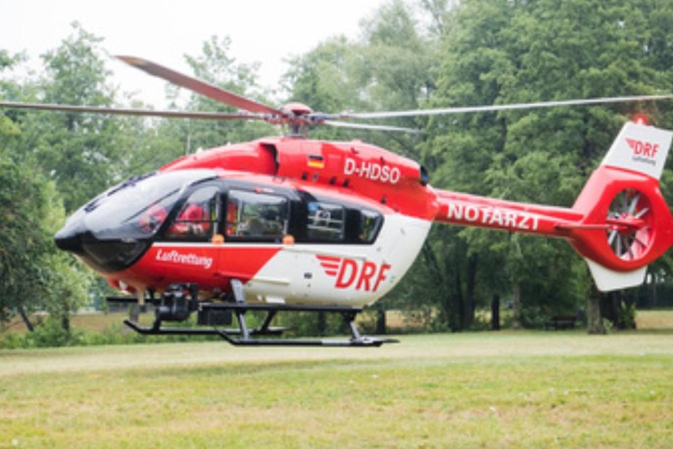 Die junge Frau wurde mit einem Rettungshubschrauber ins Krankenhaus geflogen. (Symbolbild)