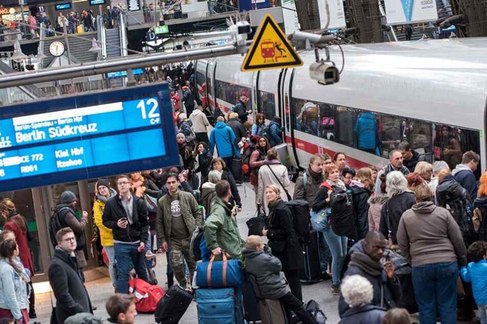 Von Berlin nach Hamburg müssen sich Reisende weiterhin auf Verzögerungen einstellen.