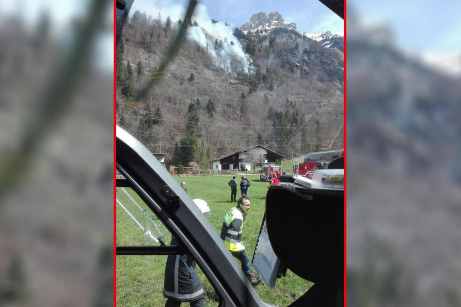 Etwa 220 Feuerwehrleute und mehrere Löschhubschrauber waren im Einsatz.
