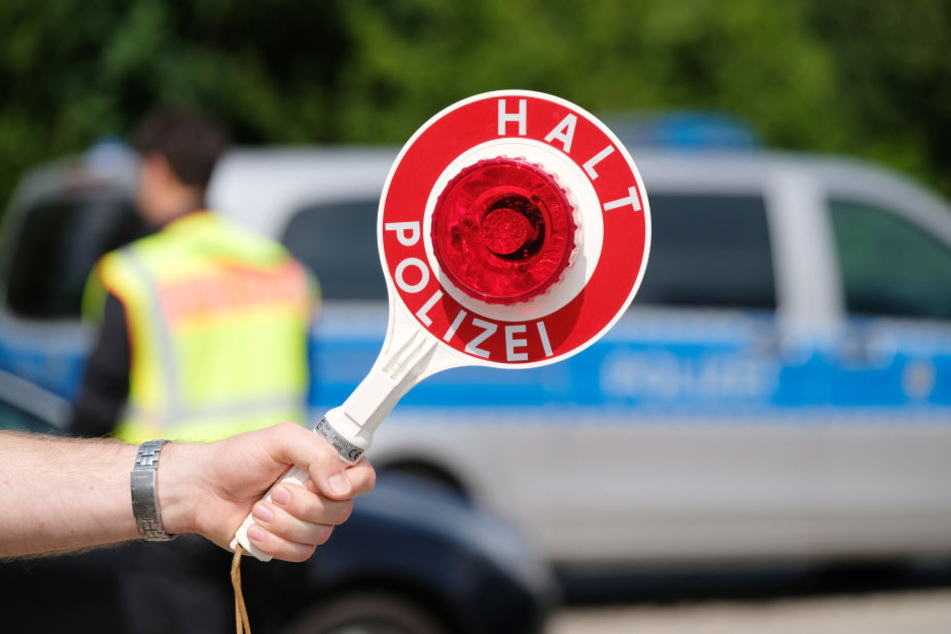 Bei einer Polizeikontrolle kam die erneute Verfehlung des Teenagers ans Tageslicht (Symbolbild).