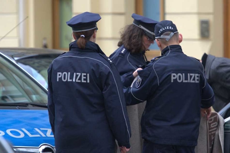 Bei der Auseinandersetzung in Schöneberg wurden sechs Männer von der Polizei festgenommen (Symbolbild).