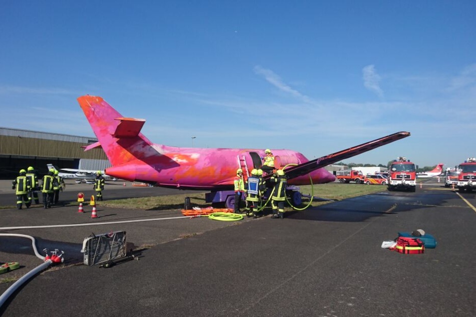 Das Flugzeug in Schräglage diente der Übung.