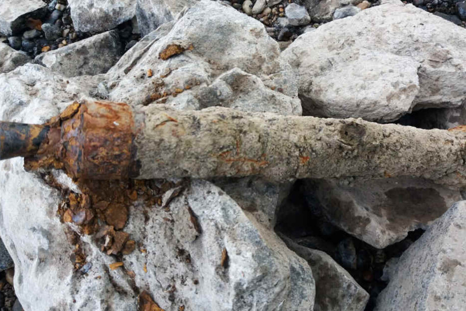 Insgesamt sechs Panzerfäuste aus dem Zweiten Weltkrieg wurden in der Elbe gefunden.