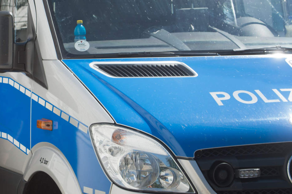 Eine Gruppen von Beamten konnte den Fahrer des Unfallwagens festnehmen!
