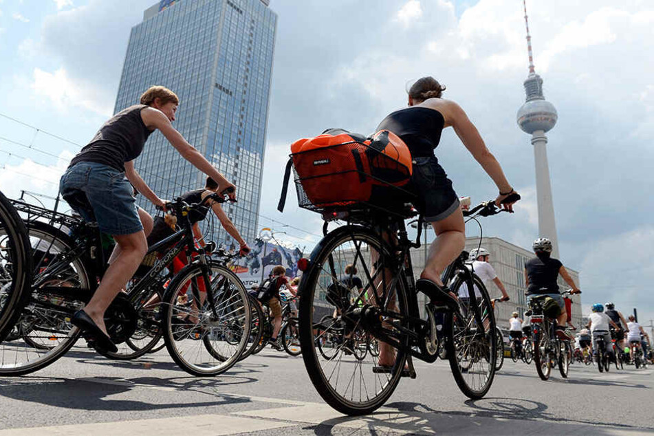 Fahrradfahrer passierten bei der letzten Sternfahrt auch den Alexanderplatz.