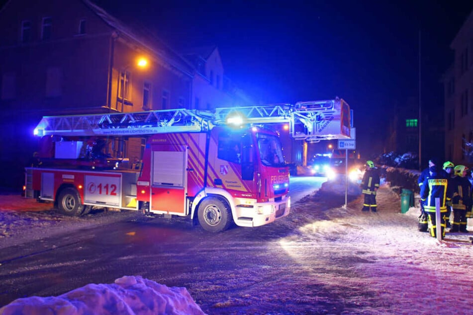 Die Feuerwehr war mit 33 Mann bei dem Brand im Einsatz.