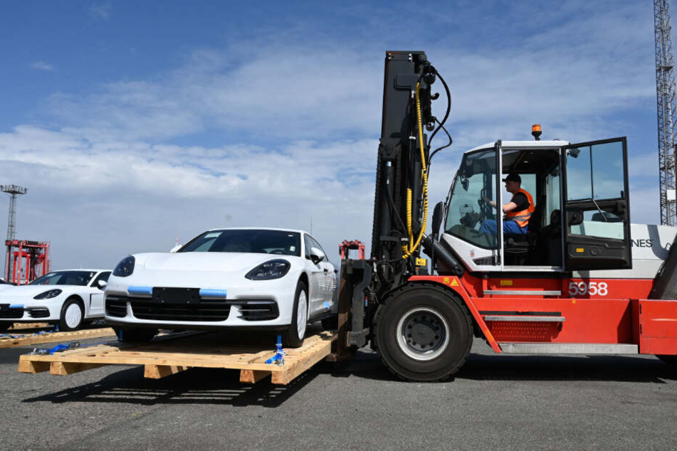 Maximal 88 Autos gehen in 44 Container pro Zug.