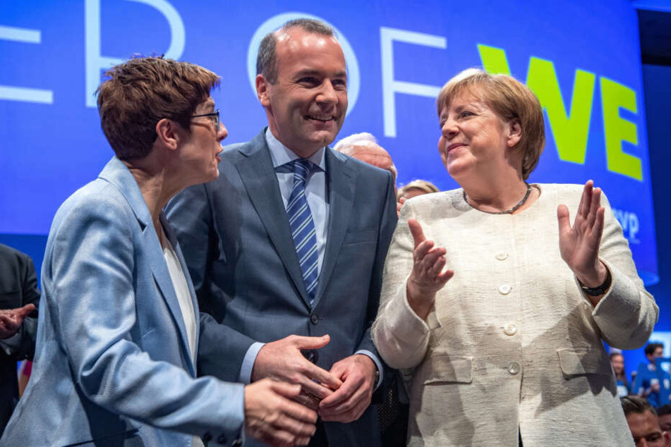 Abschlusskundgebung der Union zur Europa-Wahl mit CDU-Chefin Kramp Karrenbauer (56), Spitzenkandidat Weber (46, CSU) und Kanzlerin Merkel (64).