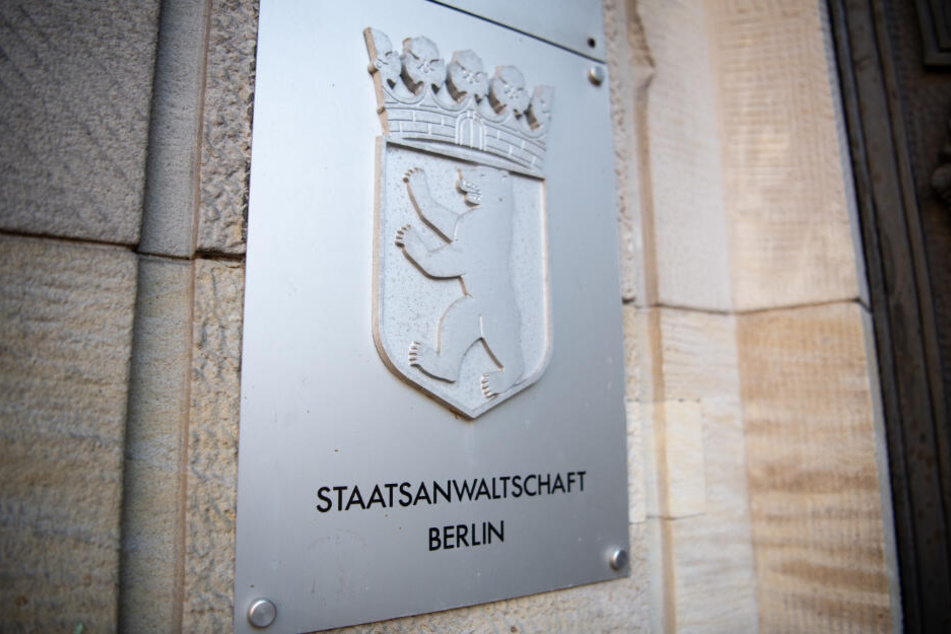 Das Schild mit der Aufschrift "Staatsanwaltschaft Berlin" am Eingang des Gerichts in Moabit.
