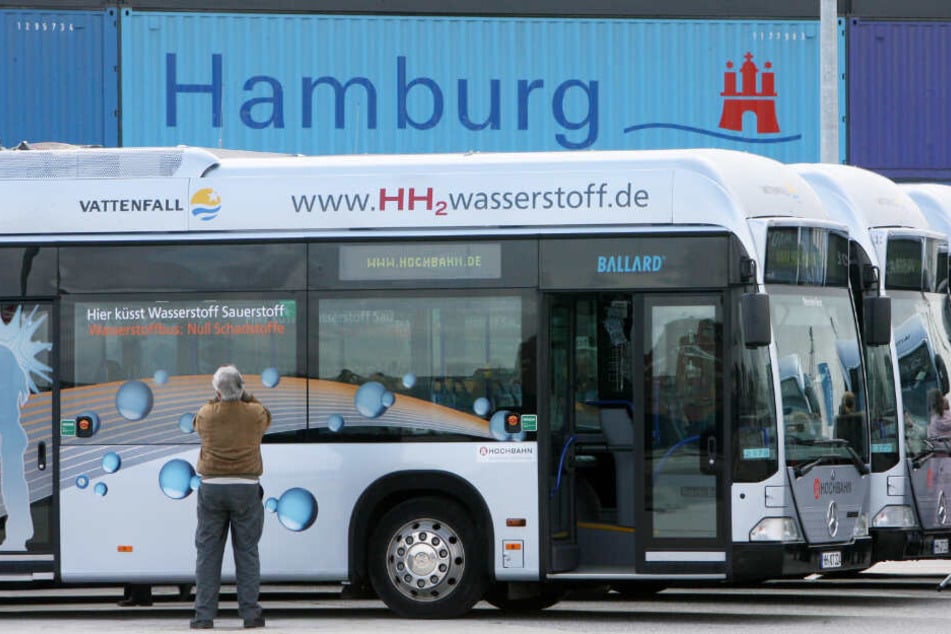 Die Flotte der Wasserstoff-Busse in Hamburg bleiben seit Jahresende in ihrem Depot