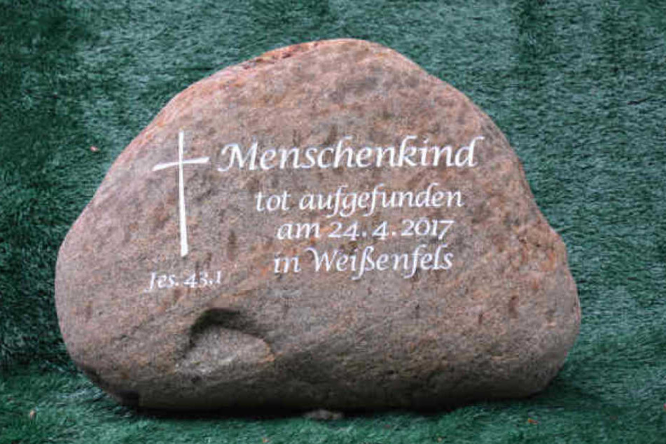 Das tote Baby wurde im April 2017 in einem Garten in Weißenfels (Sachsen-Anhalt) gefunden. Die Mutter ist noch immer nicht gefunden.