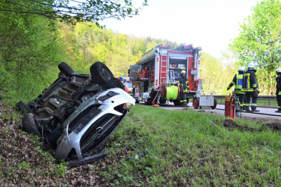 Die Feuerwehr musste die K4571 voll sperren.
