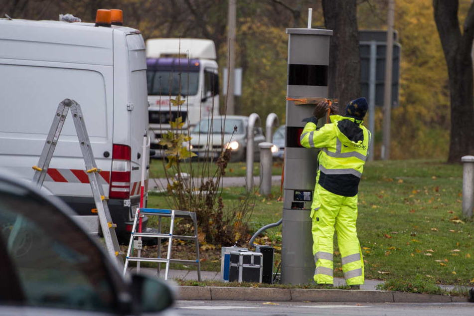 Am Montag wurde der neue Blitzer aufgestellt.